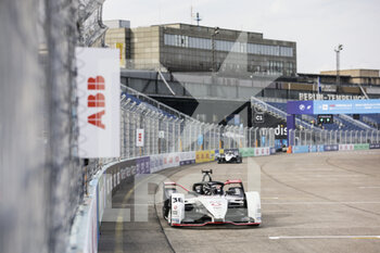 2021-08-13 - 36 Lotterer André (ger), TAG Heuer Porsche Formula E Team, Porsche 99X Electric, action during the 2021 Berlin ePrix, 8th meeting of the 2020-21 Formula E World Championship, on the Tempelhof Airport Street Circuit from August 14 to 15, in Berlin, Germany - Photo Xavi Bonilla / DPPI - 2021 BERLIN EPRIX, 8TH MEETING OF THE 2020-21 FORMULA E WORLD CHAMPIONSHIP - FORMULA E - MOTORS