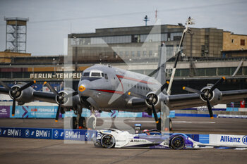 2021-08-14 - 28 Günther Maximilian (ger), BMW i Andretti Motorsport, BMW iFE.21, action during the 2021 Berlin ePrix, 8th meeting of the 2020-21 Formula E World Championship, on the Tempelhof Airport Street Circuit from August 14 to 15, in Berlin, Germany - Photo Xavi Bonilla / DPPI - 2021 BERLIN EPRIX, 8TH MEETING OF THE 2020-21 FORMULA E WORLD CHAMPIONSHIP - FORMULA E - MOTORS