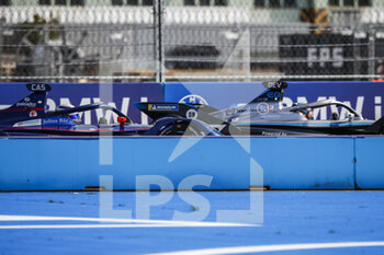 2021-08-15 - 37 Cassidy Nick (nzl), Envision Virgin Racing, Audi e-tron FE07, action 17 De Vries Nyck (nld), Mercedes-Benz EQ Formula E Team, Mercedes-Benz EQ Silver Arrow 02, action during the 2021 Berlin ePrix, 8th meeting of the 2020-21 Formula E World Championship, on the Tempelhof Airport Street Circuit from August 14 to 15, in Berlin, Germany - Photo Xavi Bonilla / DPPI - 2021 BERLIN EPRIX, 8TH MEETING OF THE 2020-21 FORMULA E WORLD CHAMPIONSHIP - FORMULA E - MOTORS