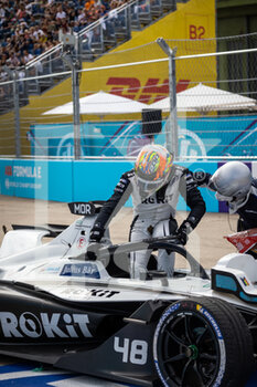 2021-08-15 - crash during the start of the race accident durant le départ de course between MORTARA Edoardo (swi), ROKiT Venturi Racing, Mercedes-Benz EQ Silver Arrow 02, portrait and EVANS Mitch (nzl), Jaguar Racing, Jaguar I-Type 5, portrait during the 2021 Berlin ePrix, 8th meeting of the 2020-21 Formula E World Championship, on the Tempelhof Airport Street Circuit from August 14 to 15, in Berlin, Germany - Photo Germain Hazard / DPPI - 2021 BERLIN EPRIX, 8TH MEETING OF THE 2020-21 FORMULA E WORLD CHAMPIONSHIP - FORMULA E - MOTORS