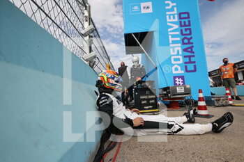 2021-08-15 - crash during the start of the race accident durant le départ de course between MORTARA Edoardo (swi), ROKiT Venturi Racing, Mercedes-Benz EQ Silver Arrow 02, portrait and EVANS Mitch (nzl), Jaguar Racing, Jaguar I-Type 5, portrait during the 2021 Berlin ePrix, 8th meeting of the 2020-21 Formula E World Championship, on the Tempelhof Airport Street Circuit from August 14 to 15, in Berlin, Germany - Photo Germain Hazard / DPPI - 2021 BERLIN EPRIX, 8TH MEETING OF THE 2020-21 FORMULA E WORLD CHAMPIONSHIP - FORMULA E - MOTORS
