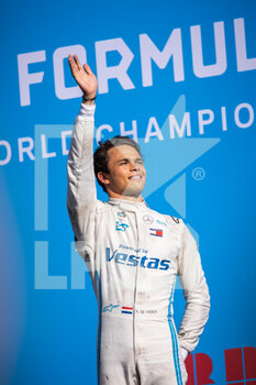 2021-08-15 - DE VRIES Nyck (nld), Mercedes-Benz EQ Formula E Team, Mercedes-Benz EQ Silver Arrow 02, portrait podium during the 2021 Berlin ePrix, 8th meeting of the 2020-21 Formula E World Championship, on the Tempelhof Airport Street Circuit from August 14 to 15, in Berlin, Germany - Photo Germain Hazard / DPPI - 2021 BERLIN EPRIX, 8TH MEETING OF THE 2020-21 FORMULA E WORLD CHAMPIONSHIP - FORMULA E - MOTORS