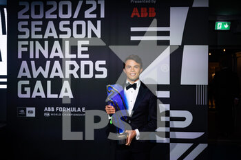 2021-08-15 - DE VRIES Nyck (nld), Mercedes-Benz EQ Formula E Team, Mercedes-Benz EQ Silver Arrow 02, portrait during the Season Finale Awards Gala during the 2021 Berlin ePrix, 8th meeting of the 2020-21 Formula E World Championship, on the Tempelhof Airport Street Circuit from August 14 to 15, in Berlin, Germany - Photo Germain Hazard / DPPI - 2021 BERLIN EPRIX, 8TH MEETING OF THE 2020-21 FORMULA E WORLD CHAMPIONSHIP - FORMULA E - MOTORS