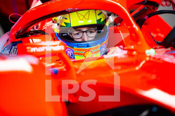 2021-11-29 - Sims Alexander (gbr), Mahindra Racing, Mahindra M7Electro, portrait during the pre-season test of the 2021-22 FIA Formula E World Championship, on the Circuit Ricardo Tormo from November 28 to December 2, 2021 in Valencia, Spain - PRE-SEASON TEST OF THE 2021-22 FIA FORMULA E WORLD CHAMPIONSHIP - FORMULA E - MOTORS