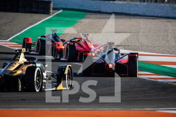 2021-11-30 - 29 Sims Alexander (gbr), Mahindra Racing, Mahindra M7Electro, action 22 Gunther Maximilian (ger), Nissan e.dams, Nissan IM03, action during the pre-season test of the 2021-22 FIA Formula E World Championship, on the Circuit Ricardo Tormo from November 28 to December 2, 2021 in Valencia, Spain - PRE-SEASON TEST OF THE 2021-22 FIA FORMULA E WORLD CHAMPIONSHIP - FORMULA E - MOTORS