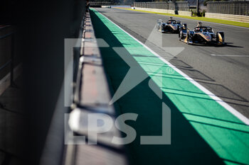 2021-11-30 - 25 Vergne Jean-Eric (fra), DS Techeetach, DS E-Tense FE21, action 17 De Vries Nyck (nld), Mercedes-EQ Silver Arrow 02, action during the pre-season test of the 2021-22 FIA Formula E World Championship, on the Circuit Ricardo Tormo from November 28 to December 2, 2021 in Valencia, Spain - PRE-SEASON TEST OF THE 2021-22 FIA FORMULA E WORLD CHAMPIONSHIP - FORMULA E - MOTORS