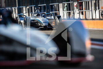 2021-11-30 - 17 De Vries Nyck (nld), Mercedes-EQ Silver Arrow 02, action pitlane during the pre-season test of the 2021-22 FIA Formula E World Championship, on the Circuit Ricardo Tormo from November 28 to December 2, 2021 in Valencia, Spain - PRE-SEASON TEST OF THE 2021-22 FIA FORMULA E WORLD CHAMPIONSHIP - FORMULA E - MOTORS
