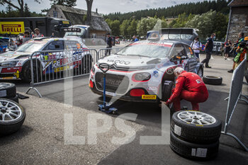 2021-08-15 - 25 Yohan ROSSEL (FRA), Benoit FULCRAND (FRA), CITROEN C3 RC2 Rally2, mecaniciens, mechanics during the 2021 Ypres Rally Belgium, 8th round of the 2021 FIA WRC, FIA World Rally Championship, from August 13 to 15, 2021 in Ypres, Belgium - Photo Grégory Lenormand / DPPI - 2021 YPRES RALLY BELGIUM, 8TH ROUND OF THE 2021 FIA WRC, WORLD RALLY CHAMPIONSHIP - RALLY - MOTORS
