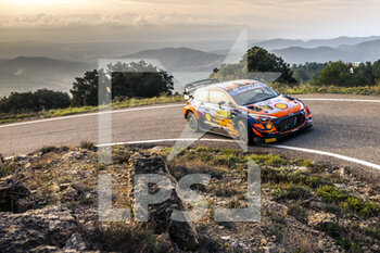 2021-10-15 - 11 Neuville Thierry (bel), Wydaeghe Martijn (bel), Hyundai Shell Mobis World Rally Team, Hyundai i20 Coupé WRC, action during the RACC Rally Catalunya de Espana, 11th round of the 2021 FIA WRC, FIA World Rally Championship, from October 14 to 17, 2021 in Salou, Catalonia, Spain - RACC RALLY CATALUNYA DE ESPANA, 11TH ROUND OF THE 2021 FIA WRC, FIA WORLD RALLY CHAMPIONSHIP - RALLY - MOTORS