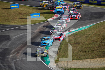 2021-10-17 - Start of Race 1: 22 Vervisch Frederic (bel), Comtoyou Team Audi Sport, Audi RS 3 LMS TCR (2021), 11 Bjork Thed (swe), Cyan Performance Lynk & Co, Lync & Co 03 TCR, 03 Tarquini Gabriele (ita), BRC Hyundai N Lukoil Squadra Corse, Hyundai Elantra N TCR, action during the 2021 FIA WTCR Race of France, 6th round of the 2021 FIA World Touring Car Cup, on the Circuit Pau-Arnos, from October 16 to 17, 2021 in Arnos, France - 2021 FIA WTCR RACE OF FRANCE, 6TH ROUND OF THE 2021 FIA WORLD TOURING CAR CUP - RALLY - MOTORS
