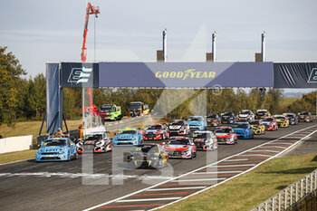 2021-10-17 - Race 1 start of the race, depart, during the 2021 FIA WTCR Race of France, 6th round of the 2021 FIA World Touring Car Cup, on the Circuit Pau-Arnos, from October 16 to 17, 2021 in Arnos, France - 2021 FIA WTCR RACE OF FRANCE, 6TH ROUND OF THE 2021 FIA WORLD TOURING CAR CUP - RALLY - MOTORS