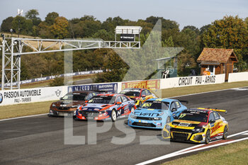 2021-10-17 - 79 Huff Rob (gbr), Zengo Motorsport, Cupra Leon Competicion TCR, action 08 Engstler Luca (ger), Engstler Hyundai N Liqui Moly Racing Team, Hyundai Elantra N TCR, action 100 Muller Yvan (fra), Cyan Racing Lynk & Co, Lync & Co 03 TCR, action 17 Berthon Nathanaël (fra), Comtoyou DHL Team Audi Sport, Audi RS 3 LMS TCR (2021), action during the 2021 FIA WTCR Race of France, 6th round of the 2021 FIA World Touring Car Cup, on the Circuit Pau-Arnos, from October 16 to 17, 2021 in Arnos, France - 2021 FIA WTCR RACE OF FRANCE, 6TH ROUND OF THE 2021 FIA WORLD TOURING CAR CUP - RALLY - MOTORS
