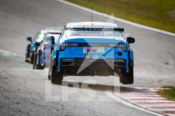 2021-10-17 - 12 Urrutia Santiago (uru), Cyan Performance Lynk & Co, Lync & Co 03 TCR, action during the 2021 FIA WTCR Race of France, 6th round of the 2021 FIA World Touring Car Cup, on the Circuit Pau-Arnos, from October 16 to 17, 2021 in Arnos, France - 2021 FIA WTCR RACE OF FRANCE, 6TH ROUND OF THE 2021 FIA WORLD TOURING CAR CUP - RALLY - MOTORS