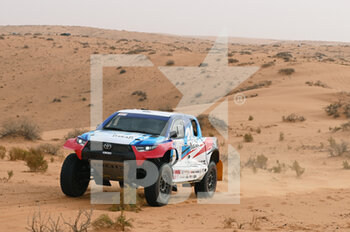 2021-12-08 - Chabot Ronan, Pillot Gilles Toyota Overdrive during the 2021 Ha?il Rally, 6th round of the 2021 2021 FIA World Cup for Cross-Country Rallies, from December 5 to 12, 2021 in Ha?il, Saudi Arabia - 2021 HA'IL RALLY, 6TH ROUND OF THE 2021 FIA WORLD CUP FOR CROSS-COUNTRY RALLIES - RALLY - MOTORS