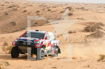 2021-12-08 - 200 Al Attiyah Nasser (qat), Baumel Mathieu (fra), Toyota Gazoo Racing, Toyota Hilux, action during the 2021 Ha?il Rally, 6th round of the 2021 2021 FIA World Cup for Cross-Country Rallies, from December 5 to 12, 2021 in Ha?il, Saudi Arabia - 2021 HA'IL RALLY, 6TH ROUND OF THE 2021 FIA WORLD CUP FOR CROSS-COUNTRY RALLIES - RALLY - MOTORS