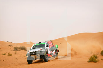 2021-12-08 - Al Rajhi Yazeed (sau), Overdrive SA, Toyota Hilux Overdrive, portrait during the 2021 Ha?il Rally, 6th round of the 2021 2021 FIA World Cup for Cross-Country Rallies, from December 5 to 12, 2021 in Ha?il, Saudi Arabia - 2021 HA'IL RALLY, 6TH ROUND OF THE 2021 FIA WORLD CUP FOR CROSS-COUNTRY RALLIES - RALLY - MOTORS