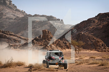 2021-12-11 - 305 Alobaidan Mashael (sau), Cerutti Jacopo (ita), South Racing Middle East, Can-Am Maverick X3, action during the 2021 Hail Rally, 6th round of the 2021 2021 FIA World Cup for Cross-Country Rallies, from December 5 to 12, 2021 in Ha?il, Saudi Arabia - 2021 HAIL RALLY, 6TH ROUND OF THE 2021 2021 FIA WORLD CUP FOR CROSS-COUNTRY RALLIES - RALLY - MOTORS