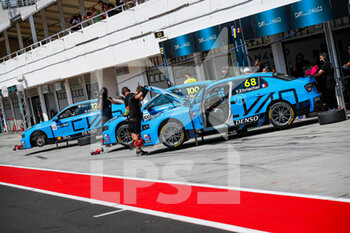 2021-08-20 - 68 Ehrlacher Yann (fra), Cyan Racing Lynk & Co, Lync & Co 03 TCR, 100 Muller Yvan (fra), Cyan Racing Lynk & Co, Lync & Co 03 TCR, during the 2021 FIA WTCR Race of Hungary, 4th round of the 2021 FIA World Touring Car Cup, Hungaroring, from August 20 to 22, 2021 in Budapest - Photo Florent Gooden / DPPI - 2021 FIA WTCR RACE OF HUNGARY, 4TH ROUND OF THE 2021 FIA WORLD TOURING CAR CUP - GRAND TOURISM - MOTORS