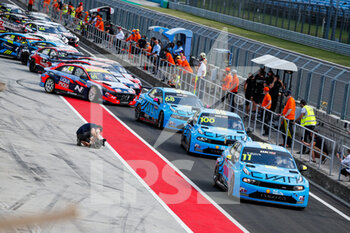 2021-08-20 - 11 Bjork Thed (swe), Cyan Performance Lynk & Co, Lync & Co 03 TCR, 100 Muller Yvan (fra), Cyan Racing Lynk & Co, Lync & Co 03 TCR, 68 Ehrlacher Yann (fra), Cyan Racing Lynk & Co, Lync & Co 03 TCR, action during the 2021 FIA WTCR Race of Hungary, 4th round of the 2021 FIA World Touring Car Cup, Hungaroring, from August 20 to 22, 2021 in Budapest - Photo Florent Gooden / DPPI - 2021 FIA WTCR RACE OF HUNGARY, 4TH ROUND OF THE 2021 FIA WORLD TOURING CAR CUP - GRAND TOURISM - MOTORS