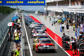 2021-08-22 - Pitlane action during the 2021 FIA WTCR Race of Hungary, 4th round of the 2021 FIA World Touring Car Cup, Hungaroring, from August 20 to 22, 2021 in Budapest - Photo Florent Gooden / DPPI - 2021 FIA WTCR RACE OF HUNGARY, 4TH ROUND OF THE 2021 FIA WORLD TOURING CAR CUP - GRAND TOURISM - MOTORS