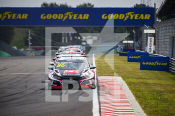 2021-08-22 - 86 Guerrieri Esteban (arg), ALL-INKL.COM Munnich Motorsport, Honda Civic Type R TCR (FK8), action during the 2021 FIA WTCR Race of Hungary, 4th round of the 2021 FIA World Touring Car Cup, Hungaroring, from August 20 to 22, 2021 in Budapest - Photo Grégory Lenormand / DPPI - 2021 FIA WTCR RACE OF HUNGARY, 4TH ROUND OF THE 2021 FIA WORLD TOURING CAR CUP - GRAND TOURISM - MOTORS