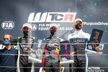 2021-08-22 - Podium of Race 1: Magnus Gilles (bel), Comtoyou Team Audi Sport, Audi RS 3 LMS TCR (2021), Azcona Mikel (spa), Zengo Motorsport, Cupa Leon Competicion TCR, Ehrlacher Yann (fra), Cyan Racing Lynk & Co, Lync & Co 03 TCR, portrait during the 2021 FIA WTCR Race of Hungary, 4th round of the 2021 FIA World Touring Car Cup, Hungaroring, from August 20 to 22, 2021 in Budapest - Photo Florent Gooden / DPPI - 2021 FIA WTCR RACE OF HUNGARY, 4TH ROUND OF THE 2021 FIA WORLD TOURING CAR CUP - GRAND TOURISM - MOTORS