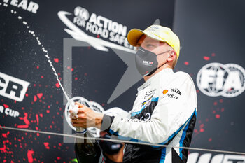 2021-08-22 - Ehrlacher Yann (fra), Cyan Racing Lynk & Co, Lync & Co 03 TCR, portrait podium during the 2021 FIA WTCR Race of Hungary, 4th round of the 2021 FIA World Touring Car Cup, Hungaroring, from August 20 to 22, 2021 in Budapest - Photo Florent Gooden / DPPI - 2021 FIA WTCR RACE OF HUNGARY, 4TH ROUND OF THE 2021 FIA WORLD TOURING CAR CUP - GRAND TOURISM - MOTORS