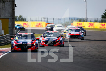 2021-08-22 - 08 Engstler Luca (ger), Engstler Hyundai N Liqui Moly Racing Team, Hyundai Elantra N TCR, 69 Vernay Jean-Karl (fra), Engstler Hyundai N Liqui Moly Racing Team, Hyundai Elantra N TCR, action during the 2021 FIA WTCR Race of Hungary, 4th round of the 2021 FIA World Touring Car Cup, Hungaroring, from August 20 to 22, 2021 in Budapest - Photo Florent Gooden / DPPI - 2021 FIA WTCR RACE OF HUNGARY, 4TH ROUND OF THE 2021 FIA WORLD TOURING CAR CUP - GRAND TOURISM - MOTORS