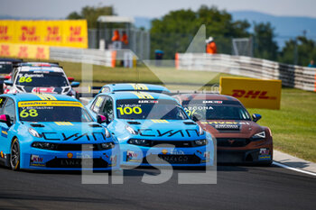 2021-08-22 - 68 Ehrlacher Yann (fra), Cyan Racing Lynk & Co, Lync & Co 03 TCR, 100 Muller Yvan (fra), Cyan Racing Lynk & Co, Lync & Co 03 TCR, 96 Azcona Mikel (spa), Zengo Motorsport, Cupra Leon Competicion TCR, action during the 2021 FIA WTCR Race of Hungary, 4th round of the 2021 FIA World Touring Car Cup, Hungaroring, from August 20 to 22, 2021 in Budapest - Photo Florent Gooden / DPPI - 2021 FIA WTCR RACE OF HUNGARY, 4TH ROUND OF THE 2021 FIA WORLD TOURING CAR CUP - GRAND TOURISM - MOTORS