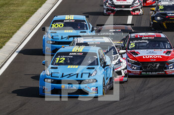 2021-08-22 - 12 Urrutia Santiago (uru), Cyan Performance Lynk & Co, Lync & Co 03 TCR, action, start race 2 during the 2021 FIA WTCR Race of Hungary, 4th round of the 2021 FIA World Touring Car Cup, Hungaroring, from August 20 to 22, 2021 in Budapest - Photo Grégory Lenormand / DPPI - 2021 FIA WTCR RACE OF HUNGARY, 4TH ROUND OF THE 2021 FIA WORLD TOURING CAR CUP - GRAND TOURISM - MOTORS