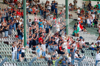 2021-08-22 - Fans in the grandstands, gradins, during the 2021 FIA WTCR Race of Hungary, 4th round of the 2021 FIA World Touring Car Cup, Hungaroring, from August 20 to 22, 2021 in Budapest - Photo Florent Gooden / DPPI - 2021 FIA WTCR RACE OF HUNGARY, 4TH ROUND OF THE 2021 FIA WORLD TOURING CAR CUP - GRAND TOURISM - MOTORS