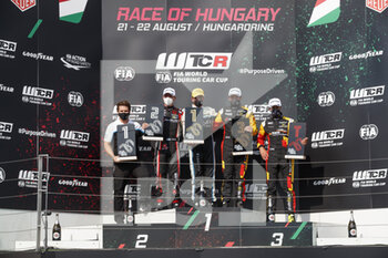 2021-08-22 - Urrutia Santiago (uru), Cyan Performance Lynk & Co, Lync & Co 03 TCR, portrait Girolami Nestor (arg), ALL-INKL.COM Munnich Motorsport, Honda Civic Type R TCR (FK8), portrait, Vervisch Frederic (bel), Comtoyou Team Audi Sport, Audi RS 3 LMS TCR (2021), portrait Magnus Gilles (bel), Comtoyou Team Audi Sport, Audi RS 3 LMS TCR (2021), portrait podium, during the 2021 FIA WTCR Race of Hungary, 4th round of the 2021 FIA World Touring Car Cup, Hungaroring, from August 20 to 22, 2021 in Budapest - Photo Grégory Lenormand / DPPI - 2021 FIA WTCR RACE OF HUNGARY, 4TH ROUND OF THE 2021 FIA WORLD TOURING CAR CUP - GRAND TOURISM - MOTORS