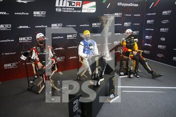 2021-08-22 - Urrutia Santiago (uru), Cyan Performance Lynk & Co, Lync & Co 03 TCR, portrait, Girolami Nestor (arg), ALL-INKL.COM Munnich Motorsport, Honda Civic Type R TCR (FK8), portrait Vervisch Frederic (bel), Comtoyou Team Audi Sport, Audi RS 3 LMS TCR (2021), portrait press conference, during the 2021 FIA WTCR Race of Hungary, 4th round of the 2021 FIA World Touring Car Cup, Hungaroring, from August 20 to 22, 2021 in Budapest - Photo Grégory Lenormand / DPPI - 2021 FIA WTCR RACE OF HUNGARY, 4TH ROUND OF THE 2021 FIA WORLD TOURING CAR CUP - GRAND TOURISM - MOTORS