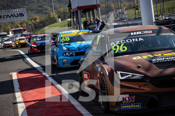 2021-10-08 - 96 Azcona Mikel (spa), Zengo Motorsport, Cupra Leon Competicion TCR, action 68 Ehrlacher Yann (fra), Cyan Racing Lynk & Co, Lync & Co 03 TCR, action pitlane, during the 2021 FIA WTCR Race of Czech Republic, 5th round of the 2021 FIA World Touring Car Cup, on the Autodrom Most, from October 8 to 10, 2021 in Most, Czech Republic - 2021 FIA WTCR RACE OF CZECH REPUBLIC, 5TH ROUND OF THE 2021 FIA WORLD TOURING CAR CUP - GRAND TOURISM - MOTORS