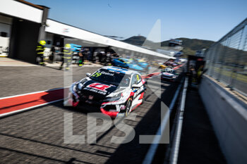 2021-10-08 - 29 Girolami Nestor (arg), ALL-INKL.COM Munnich Motorsport, Honda Civic Type R TCR (FK8), action pitlane, during the 2021 FIA WTCR Race of Czech Republic, 5th round of the 2021 FIA World Touring Car Cup, on the Autodrom Most, from October 8 to 10, 2021 in Most, Czech Republic - 2021 FIA WTCR RACE OF CZECH REPUBLIC, 5TH ROUND OF THE 2021 FIA WORLD TOURING CAR CUP - GRAND TOURISM - MOTORS