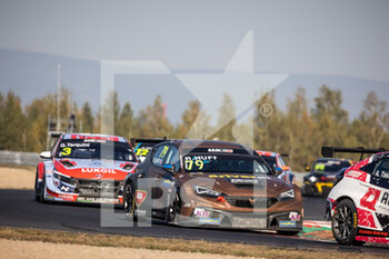 10/10/2021 - 79 Huff Rob (gbr), Zengo Motorsport, Cupra Leon Competicion TCR, action 03 Tarquini Gabriele (ita), BRC Hyundai N Lukoil Squadra Corse, Hyundai Elantra N TCR, action during the Race 1 of the 2021 FIA WTCR Race of Czech Republic, 5th round of the 2021 FIA World Touring Car Cup, on the Autodrom Most, from October 8 to 10, 2021 in Most, Czech Republic - 2021 FIA WTCR RACE OF CZECH REPUBLIC, 5TH ROUND OF THE 2021 FIA WORLD TOURING CAR CUP - TURISMO E GRAN TURISMO - MOTORI