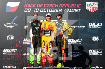 10/10/2021 - WTCR Podium of Race 1: Coronel Tom (ndl), Comtoyou DHL Team Audi Sport, Audi RS 3 LMS TCR (2021), Boldizs Bence (hun), Zengo Motorsport Drivers' Academy, Cupa Leon Competicion TCR, Magnus Gilles (bel), Comtoyou Team Audi Sport, Audi RS 3 LMS TCR (2021), portrait during the 2021 FIA WTCR Race of Czech Republic, 5th round of the 2021 FIA World Touring Car Cup, on the Autodrom Most, from October 8 to 10, 2021 in Most, Czech Republic - 2021 FIA WTCR RACE OF CZECH REPUBLIC, 5TH ROUND OF THE 2021 FIA WORLD TOURING CAR CUP - TURISMO E GRAN TURISMO - MOTORI