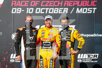 10/10/2021 - WTCR Podium of Race 1: Coronel Tom (ndl), Comtoyou DHL Team Audi Sport, Audi RS 3 LMS TCR (2021), Boldizs Bence (hun), Zengo Motorsport Drivers' Academy, Cupa Leon Competicion TCR, Magnus Gilles (bel), Comtoyou Team Audi Sport, Audi RS 3 LMS TCR (2021), portrait during the 2021 FIA WTCR Race of Czech Republic, 5th round of the 2021 FIA World Touring Car Cup, on the Autodrom Most, from October 8 to 10, 2021 in Most, Czech Republic - 2021 FIA WTCR RACE OF CZECH REPUBLIC, 5TH ROUND OF THE 2021 FIA WORLD TOURING CAR CUP - TURISMO E GRAN TURISMO - MOTORI