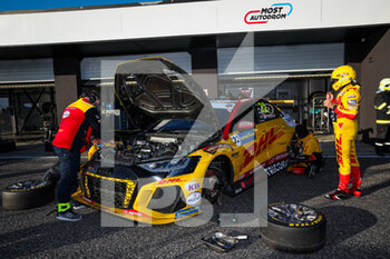 10/10/2021 - 32 Coronel Tom (ndl), Comtoyou DHL Team Audi Sport, Audi RS 3 LMS TCR (2021), atmosphere during the 2021 FIA WTCR Race of Czech Republic, 5th round of the 2021 FIA World Touring Car Cup, on the Autodrom Most, from October 8 to 10, 2021 in Most, Czech Republic - 2021 FIA WTCR RACE OF CZECH REPUBLIC, 5TH ROUND OF THE 2021 FIA WORLD TOURING CAR CUP - TURISMO E GRAN TURISMO - MOTORI