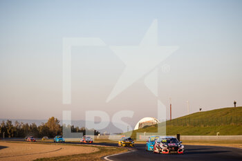 10/10/2021 - 86 Guerrieri Esteban (arg), ALL-INKL.COM Munnich Motorsport, Honda Civic Type R TCR (FK8), action 68 Ehrlacher Yann (fra), Cyan Racing Lynk & Co, Lync & Co 03 TCR, action 17 Berthon Nathanaël (fra), Comtoyou DHL Team Audi Sport, Audi RS 3 LMS TCR (2021), action during the Race 2 of the 2021 FIA WTCR Race of Czech Republic, 5th round of the 2021 FIA World Touring Car Cup, on the Autodrom Most, from October 8 to 10, 2021 in Most, Czech Republic - 2021 FIA WTCR RACE OF CZECH REPUBLIC, 5TH ROUND OF THE 2021 FIA WORLD TOURING CAR CUP - TURISMO E GRAN TURISMO - MOTORI