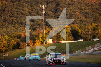 10/10/2021 - 86 Guerrieri Esteban (arg), ALL-INKL.COM Munnich Motorsport, Honda Civic Type R TCR (FK8), action 68 Ehrlacher Yann (fra), Cyan Racing Lynk & Co, Lync & Co 03 TCR, action during the Race 2 of the 2021 FIA WTCR Race of Czech Republic, 5th round of the 2021 FIA World Touring Car Cup, on the Autodrom Most, from October 8 to 10, 2021 in Most, Czech Republic - 2021 FIA WTCR RACE OF CZECH REPUBLIC, 5TH ROUND OF THE 2021 FIA WORLD TOURING CAR CUP - TURISMO E GRAN TURISMO - MOTORI