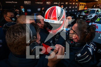 10/10/2021 - Michelisz Norbert (hun), BRC Hyundai N Lukoil Squadra Corse, Hyundai Elantra N TCR, portrait celebrating victory of race 2 during the 2021 FIA WTCR Race of Czech Republic, 5th round of the 2021 FIA World Touring Car Cup, on the Autodrom Most, from October 8 to 10, 2021 in Most, Czech Republic - 2021 FIA WTCR RACE OF CZECH REPUBLIC, 5TH ROUND OF THE 2021 FIA WORLD TOURING CAR CUP - TURISMO E GRAN TURISMO - MOTORI