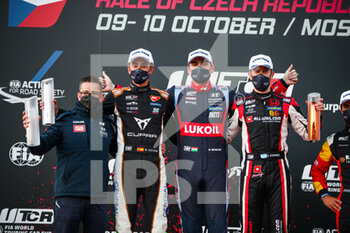 10/10/2021 - Race 2 podium: Michelisz Norbert (hun), BRC Hyundai N Lukoil Squadra Corse, Hyundai Elantra N TCR, Azcona Mikel (spa), Zengo Motorsport, Cupa Leon Competicion TCR, Guerrieri Esteban (arg), ALL-INKL.COM Munnich Motorsport, Honda Civic Type R TCR (FK8), Magnus Gilles (bel), Comtoyou Team Audi Sport, Audi RS 3 LMS TCR (2021), portrait during the 2021 FIA WTCR Race of Czech Republic, 5th round of the 2021 FIA World Touring Car Cup, on the Autodrom Most, from October 8 to 10, 2021 in Most, Czech Republic - 2021 FIA WTCR RACE OF CZECH REPUBLIC, 5TH ROUND OF THE 2021 FIA WORLD TOURING CAR CUP - TURISMO E GRAN TURISMO - MOTORI