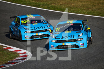 16/10/2021 - 11 Bjork Thed (swe), Cyan Performance Lynk & Co, Lync & Co 03 TCR, 100 Muller Yvan (fra), Cyan Racing Lynk & Co, Lync & Co 03 TCR, action during the 2021 FIA WTCR Race of France, 6th round of the 2021 FIA World Touring Car Cup, on the Circuit Pau-Arnos, from October 16 to 17, 2021 in Arnos, France - 2021 FIA WTCR RACE OF FRANCE, 6TH ROUND OF THE 2021 FIA WORLD TOURING CAR CUP - TURISMO E GRAN TURISMO - MOTORI