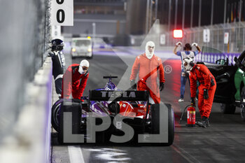 2021-12-05 - Fittipaldi Enzo (bra), Charouz Racing System, Dallara F2, crash on the grid during the 7th round of the 2021 FIA Formula 2 Championship from December 3 to 5, 2021 on the Jeddah Corniche Circuit, in Jeddah, Saudi Arabia - 7TH ROUND OF THE 2021 FIA FORMULA 2 CHAMPIONSHIP - W Series - MOTORS
