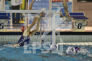 2021-11-18 - Divina NIGRO of Lille UC (FRA)  in action during the Waterpolo Euro League Women, Group B, Day 1 between Lille UC and Sirens Malta at Polo Natatorio, 18th November, 2021 in Rome, Italy.  - LILLE UC VS SIRENS MALTA - EURO LEAGUE WOMEN - WATERPOLO