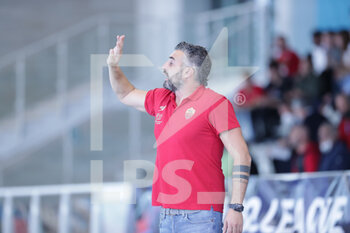 2021-11-21 - head coach M. Capanna (SIS Roma) - LILLE UC VS SIS ROMA - EURO LEAGUE WOMEN - WATERPOLO