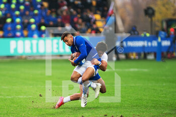 2021-11-20 - Pierre BRUNO (Italy) is plated by Felipe ARCOS-PEREZ (Uruguay) - ITALIA VS URUGUAY - AUTUMN NATIONS SERIES - RUGBY
