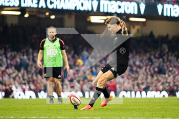 2021-10-30 - Jordie Barrett of New Zealand converts during the Autumn Internationals rugby union match between Wales and New Zealand on October 30, 2021 at Principality Stadium in Cardiff, Wales - WALES VS NEW ZEALAND - AUTUMN NATIONS SERIES - RUGBY