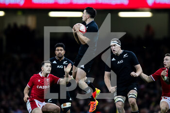 2021-10-30 - Will Jordan of New Zealand claims the high ball during the Autumn Internationals rugby union match between Wales and New Zealand on October 30, 2021 at Principality Stadium in Cardiff, Wales - WALES VS NEW ZEALAND - AUTUMN NATIONS SERIES - RUGBY